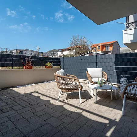 Argola Apartment *